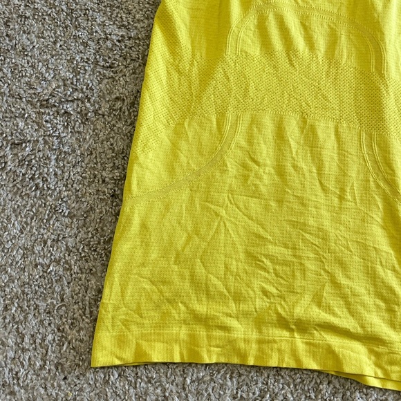Lululemon Swiftly Tech Racerback Tank Top Women's Yellow Size 6 Mesh Run Gym - Picture 6 of 6